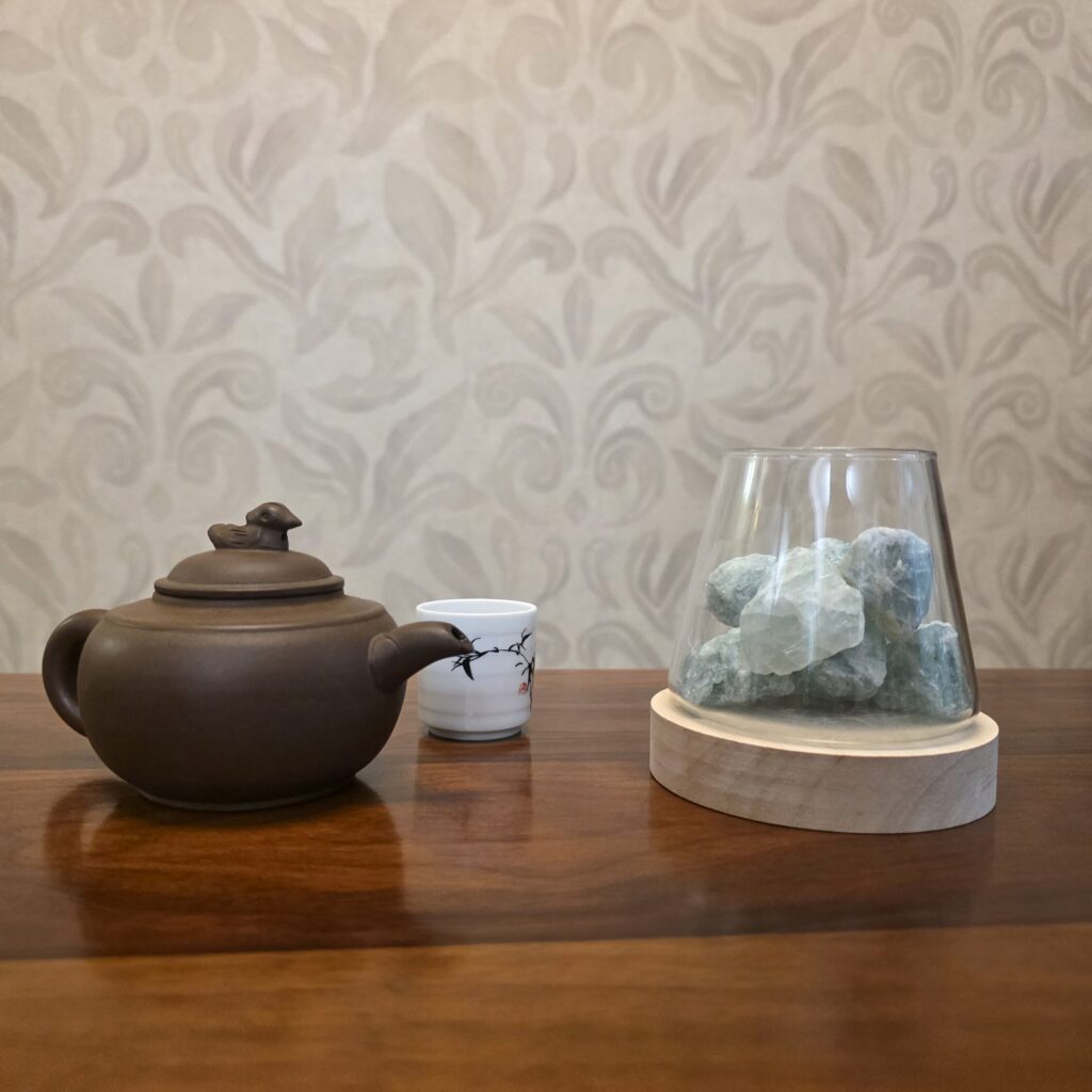 jade stone lampe with tea